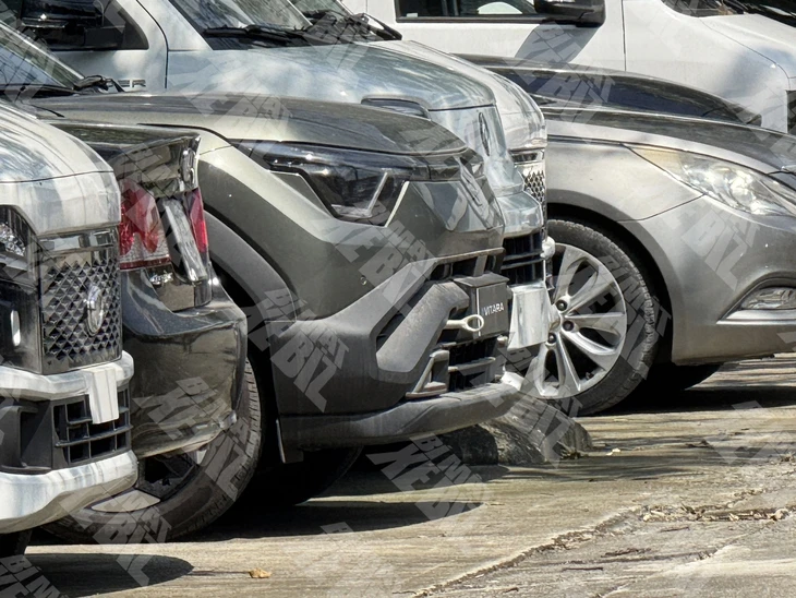 Xe điện Suzuki eVitara có tín hiệu sắp mở bán ở Việt Nam: SUV điện cỡ B đi 430km/sạc, màn hình kép Xe điện Suzuki eVitara có tín hiệu sắp mở bán ở Việt Nam: SUV điện cỡ B đi 430km/sạc, màn hình kép