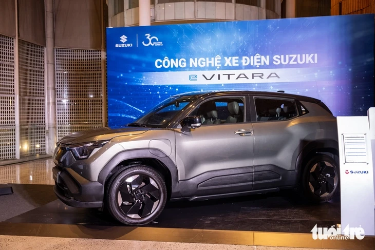 Xe điện Suzuki eVitara có tín hiệu sắp mở bán ở Việt Nam: SUV điện cỡ B đi 430km/sạc, màn hình kép Xe điện Suzuki eVitara có tín hiệu sắp mở bán ở Việt Nam: SUV điện cỡ B đi 430km/sạc, màn hình kép