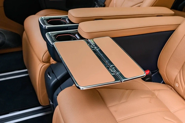 Xe điện Zeekr 009 nhận cọc ở Việt Nam: Giá dự kiến 4,2 tỉ, mạnh như siêu xe, chạy 740km/sạc