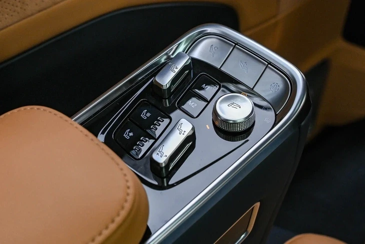 Xe điện Zeekr 009 nhận cọc ở Việt Nam: Giá dự kiến 4,2 tỉ, mạnh như siêu xe, chạy 740km/sạc