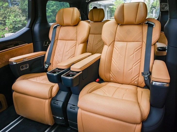 Xe điện Zeekr 009 nhận cọc ở Việt Nam: Giá dự kiến 4,2 tỉ, mạnh như siêu xe, chạy 740km/sạc
