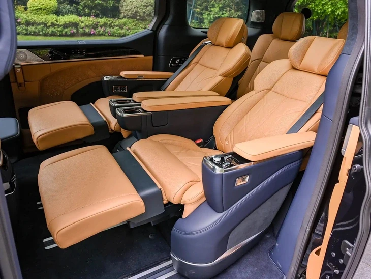 Xe điện Zeekr 009 nhận cọc ở Việt Nam: Giá dự kiến 4,2 tỉ, mạnh như siêu xe, chạy 740km/sạc
