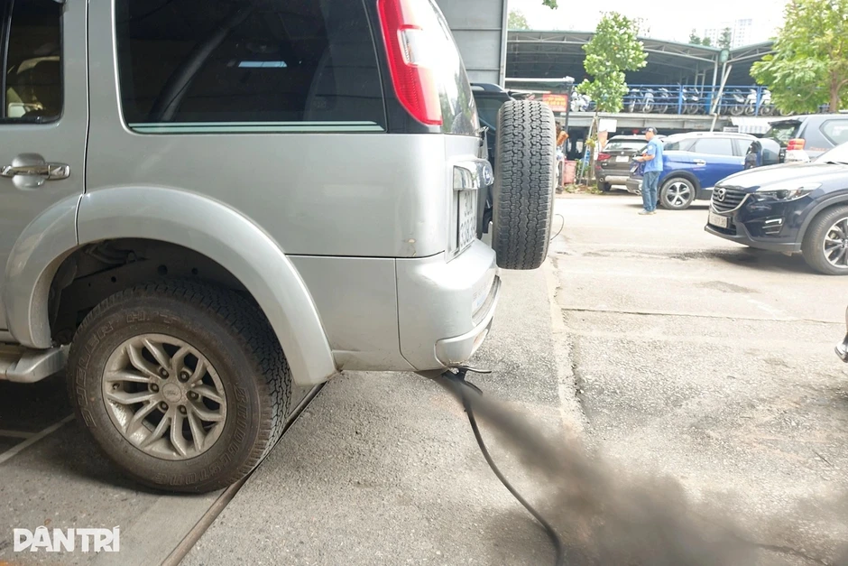 Xe Ford đời cũ đạp ga không đủ vòng tua, trung tâm đăng kiểm nói gì? Xe Ford đời cũ đạp ga không đủ vòng tua, trung tâm đăng kiểm nói gì?