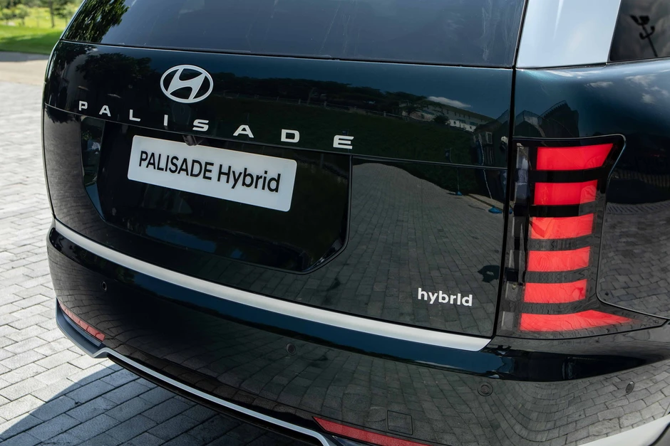 Xe hybrid ở Việt Nam: 'Ăn xăng như ngửi' thì hỏi Toyota, cảm giác lái hay thì biết hỏi ai? Xe hybrid ở Việt Nam: 'Ăn xăng như ngửi' thì hỏi Toyota, cảm giác lái hay thì biết hỏi ai?