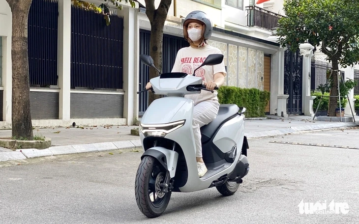 Xe máy điện Honda CUV e: 'đội giá' tại đại lý, lăn bánh tới hơn 71 triệu đồng Xe máy điện Honda CUV e: 'đội giá' tại đại lý, lăn bánh tới hơn 71 triệu đồng