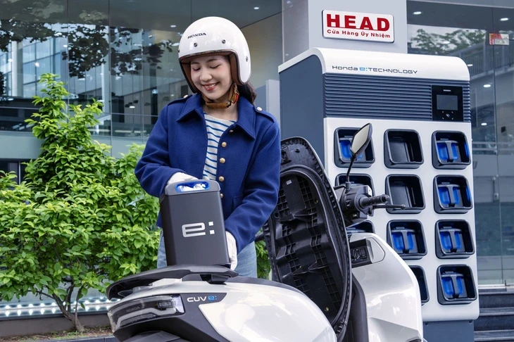 Xe máy điện Honda CUV e: và UC3 mở bán ở Việt Nam: Giá từ 45 triệu, có trạm đổi pin và sạc nhanh Xe máy điện Honda CUV e: và UC3 mở bán ở Việt Nam: Giá từ 45 triệu, có trạm đổi pin và sạc nhanh