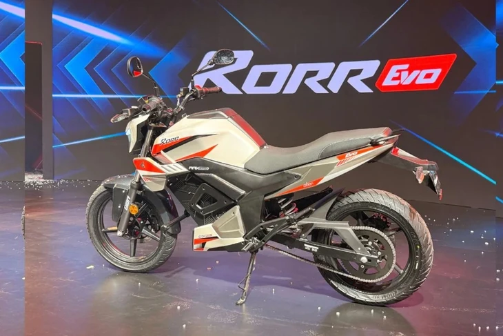 Xe máy điện rẻ hơn Honda Vision, chạy 180km/sạc, nhiều cảnh báo như ô tô, cảm giác quen như xe xăng
