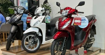 Xe máy xăng vẫn hút khách tại Việt Nam