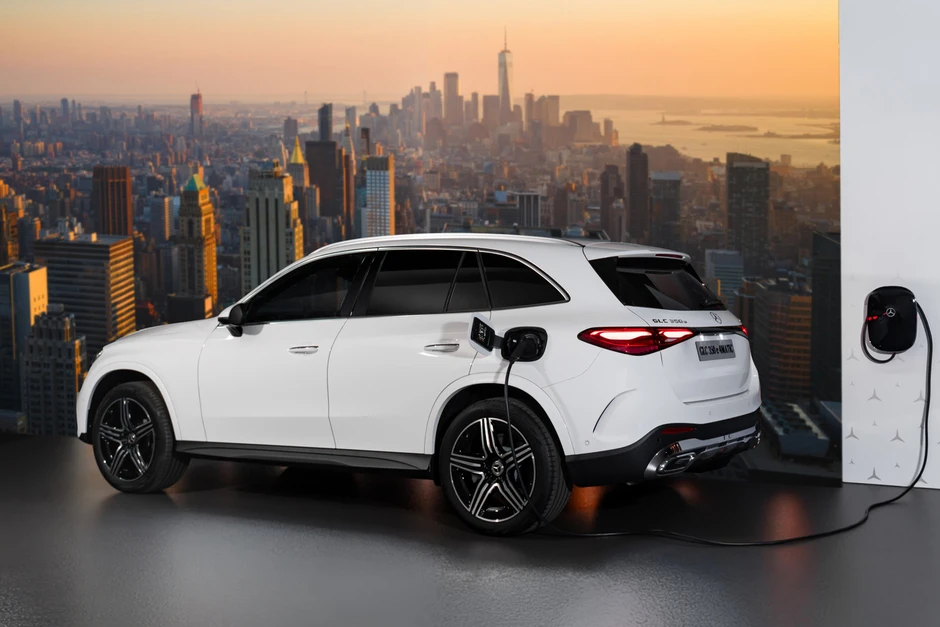 Xe Mercedes bán chạy nhất Việt Nam thêm bản hybrid, giảm giá bản xăng Xe Mercedes bán chạy nhất Việt Nam thêm bản hybrid, giảm giá bản xăng