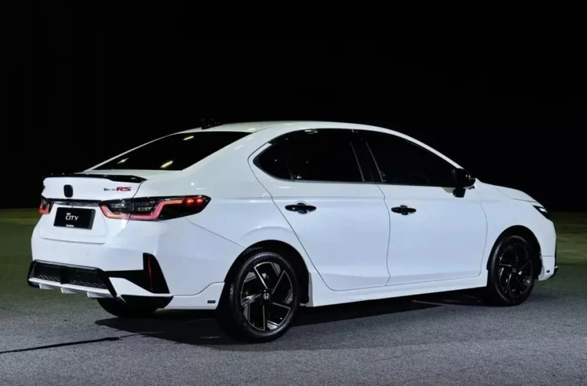 Xe Nhật ngang cỡ Vios sắp về Việt Nam, đại lý nhận cọc: Dáng đẹp, lái hay, sẽ "ăn xăng như ngửi"? Xe Nhật ngang cỡ Vios sắp về Việt Nam, đại lý nhận cọc: Dáng đẹp, lái hay, sẽ "ăn xăng như ngửi"?