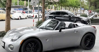 Xe Pontiac Solstice hàng hiếm đời sâu 20 năm tuổi tại Hà Nội giá bán gần 2 tỷ