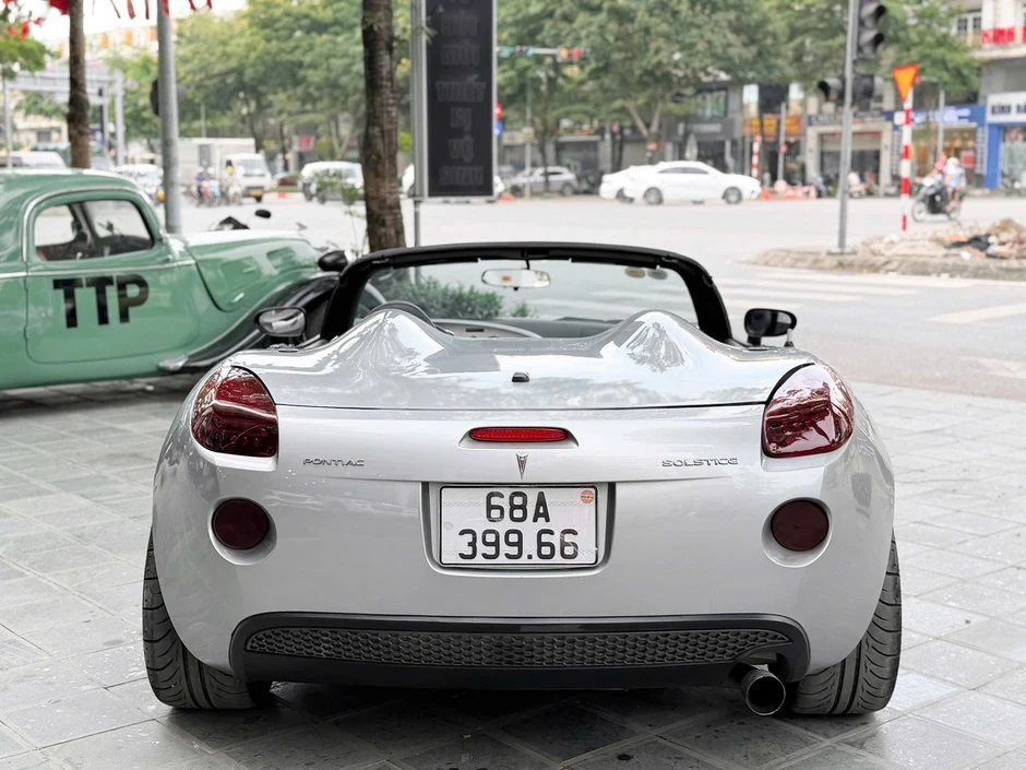 Xe Pontiac Solstice hàng hiếm đời sâu 20 năm tuổi tại Hà Nội giá bán gần 2 tỷ Xe Pontiac Solstice hàng hiếm đời sâu 20 năm tuổi tại Hà Nội giá bán gần 2 tỷ