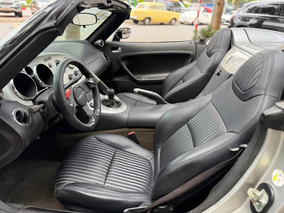 Xe Pontiac Solstice hàng hiếm đời sâu 20 năm tuổi tại Hà Nội giá bán gần 2 tỷ Xe Pontiac Solstice hàng hiếm đời sâu 20 năm tuổi tại Hà Nội giá bán gần 2 tỷ