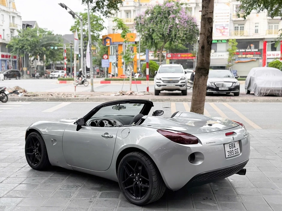 Xe Pontiac Solstice hàng hiếm đời sâu 20 năm tuổi tại Hà Nội giá bán gần 2 tỷ Xe Pontiac Solstice hàng hiếm đời sâu 20 năm tuổi tại Hà Nội giá bán gần 2 tỷ