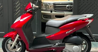 Xe tay ga Ý Honda Dylan 20 năm tuổi giá đắt hơn SH Mode 2026