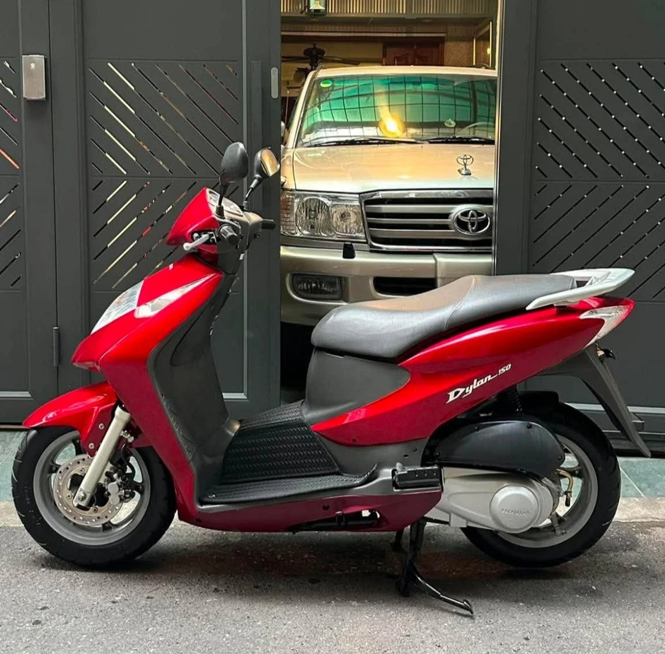 Xe tay ga Ý Honda Dylan 20 năm tuổi giá đắt hơn SH Mode 2026 Xe tay ga Ý Honda Dylan 20 năm tuổi giá đắt hơn SH Mode 2026