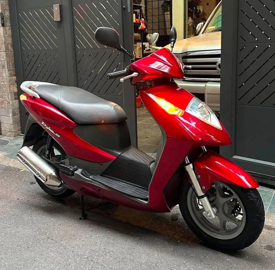 Xe tay ga Ý Honda Dylan 20 năm tuổi giá đắt hơn SH Mode 2026 Xe tay ga Ý Honda Dylan 20 năm tuổi giá đắt hơn SH Mode 2026