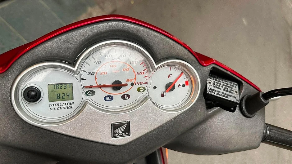 Xe tay ga Ý Honda Dylan 20 năm tuổi giá đắt hơn SH Mode 2026 Xe tay ga Ý Honda Dylan 20 năm tuổi giá đắt hơn SH Mode 2026