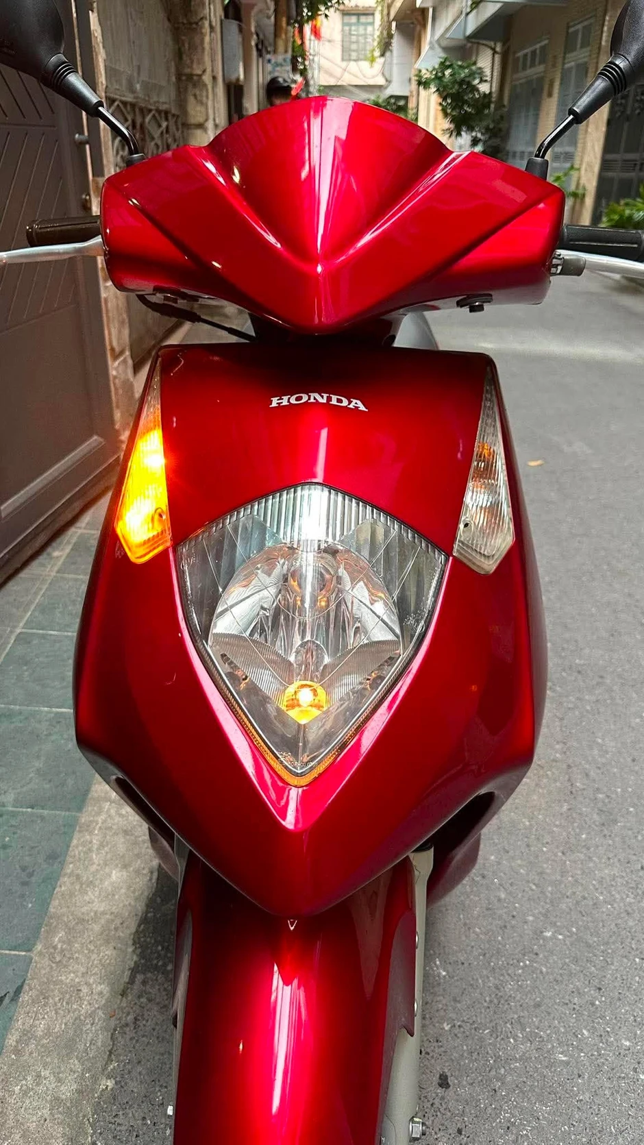 Xe tay ga Ý Honda Dylan 20 năm tuổi giá đắt hơn SH Mode 2026 Xe tay ga Ý Honda Dylan 20 năm tuổi giá đắt hơn SH Mode 2026