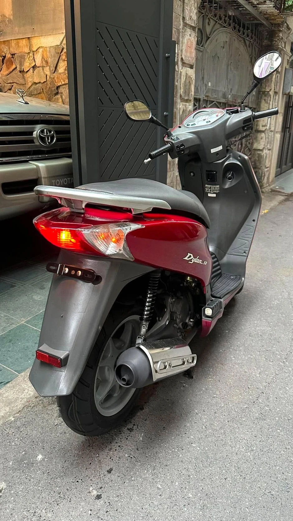 Xe tay ga Ý Honda Dylan 20 năm tuổi giá đắt hơn SH Mode 2026 Xe tay ga Ý Honda Dylan 20 năm tuổi giá đắt hơn SH Mode 2026