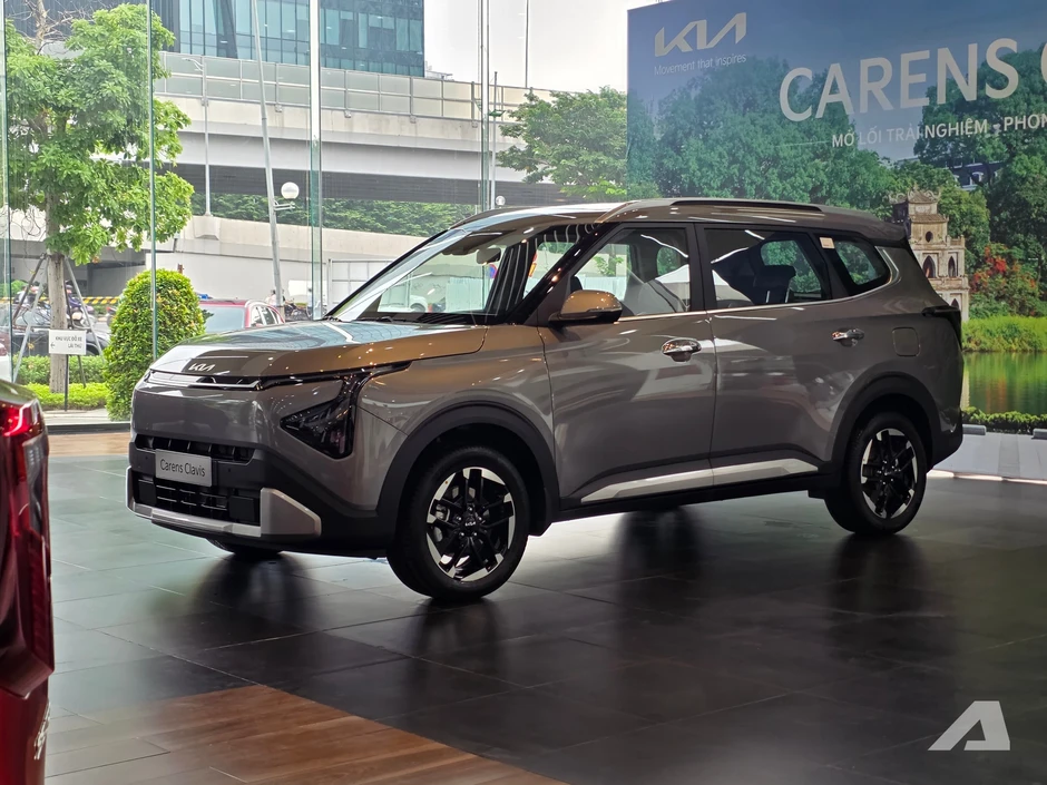 Xem thực tế Kia Carens Clavis tại Việt Nam: Thiết kế bắt mắt hơn, có phanh điện tử, cửa nóc, ADAS, cạnh tranh Xpander, BR-V Xem thực tế Kia Carens Clavis tại Việt Nam: Thiết kế bắt mắt hơn, có phanh điện tử, cửa nóc, ADAS, cạnh tranh Xpander, BR-V