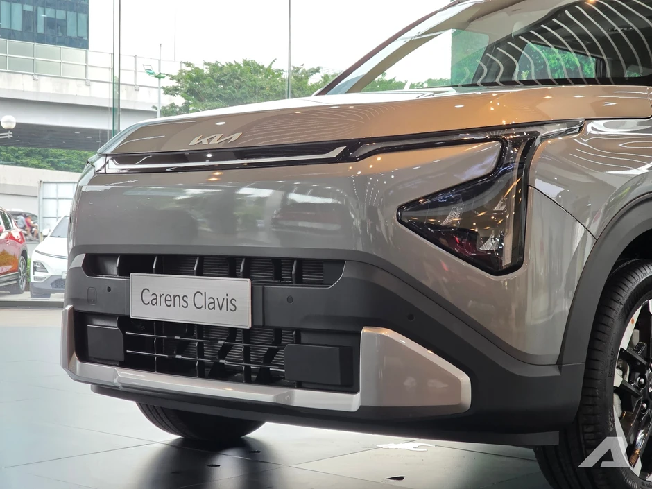 Xem thực tế Kia Carens Clavis tại Việt Nam: Thiết kế bắt mắt hơn, có phanh điện tử, cửa nóc, ADAS, cạnh tranh Xpander, BR-V Xem thực tế Kia Carens Clavis tại Việt Nam: Thiết kế bắt mắt hơn, có phanh điện tử, cửa nóc, ADAS, cạnh tranh Xpander, BR-V