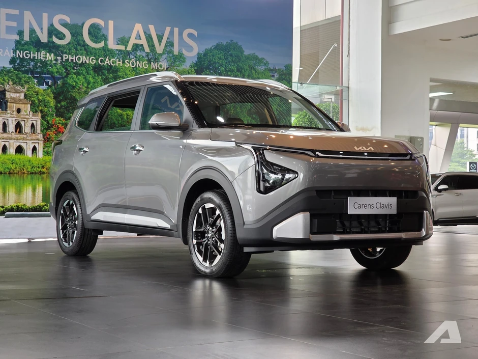 Xem thực tế Kia Carens Clavis tại Việt Nam: Thiết kế bắt mắt hơn, có phanh điện tử, cửa nóc, ADAS, cạnh tranh Xpander, BR-V Xem thực tế Kia Carens Clavis tại Việt Nam: Thiết kế bắt mắt hơn, có phanh điện tử, cửa nóc, ADAS, cạnh tranh Xpander, BR-V
