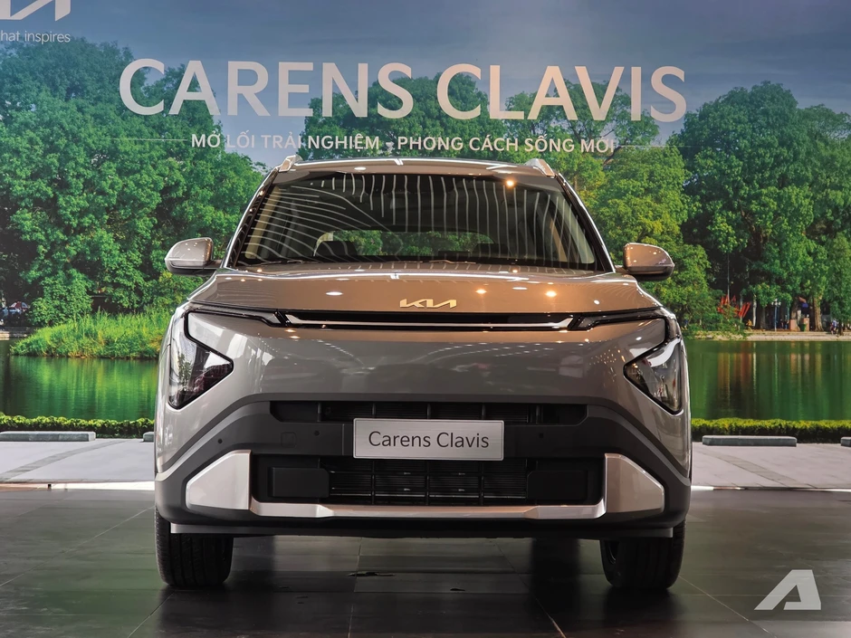 Xem thực tế Kia Carens Clavis tại Việt Nam: Thiết kế bắt mắt hơn, có phanh điện tử, cửa nóc, ADAS, cạnh tranh Xpander, BR-V Xem thực tế Kia Carens Clavis tại Việt Nam: Thiết kế bắt mắt hơn, có phanh điện tử, cửa nóc, ADAS, cạnh tranh Xpander, BR-V