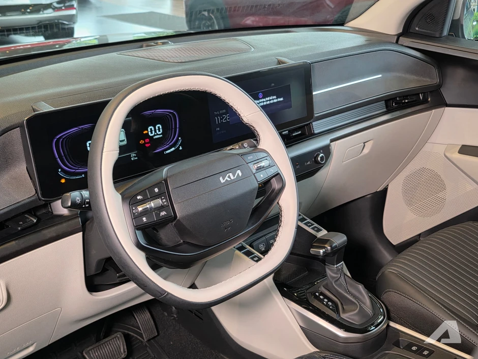 Xem thực tế Kia Carens Clavis tại Việt Nam: Thiết kế bắt mắt hơn, có phanh điện tử, cửa nóc, ADAS, cạnh tranh Xpander, BR-V Xem thực tế Kia Carens Clavis tại Việt Nam: Thiết kế bắt mắt hơn, có phanh điện tử, cửa nóc, ADAS, cạnh tranh Xpander, BR-V