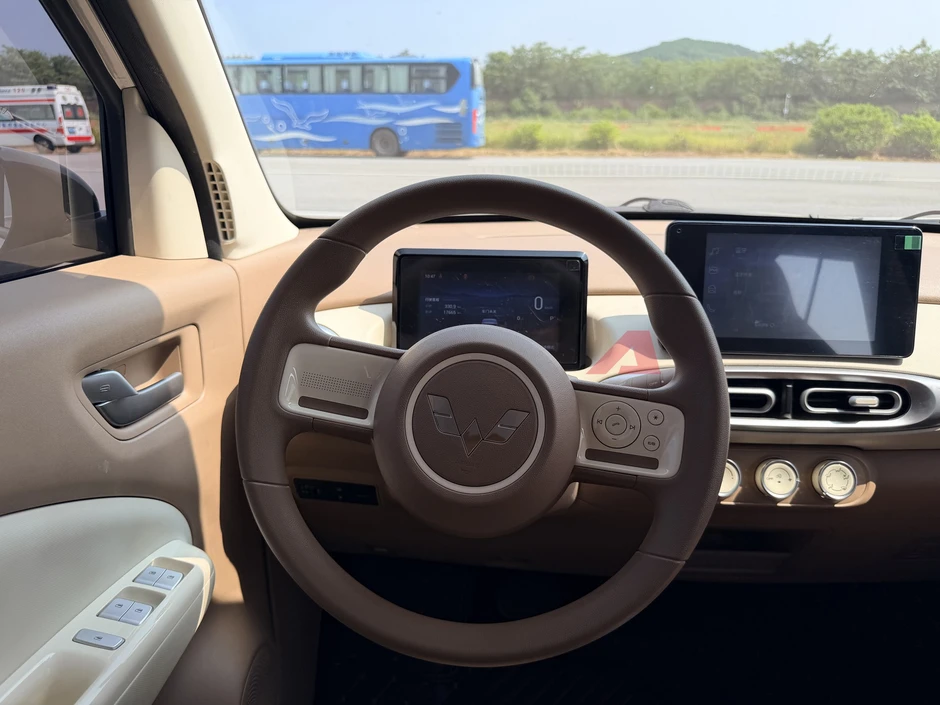 Xem thực tế Wuling MiniEV 2026 sắp ra mắt Việt Nam: Thiết kế như Macaron, 2 màn hình, phanh điện tử, ghế da cách điệu cầu kỳ Xem thực tế Wuling MiniEV 2026 sắp ra mắt Việt Nam: Thiết kế như Macaron, 2 màn hình, phanh điện tử, ghế da cách điệu cầu kỳ