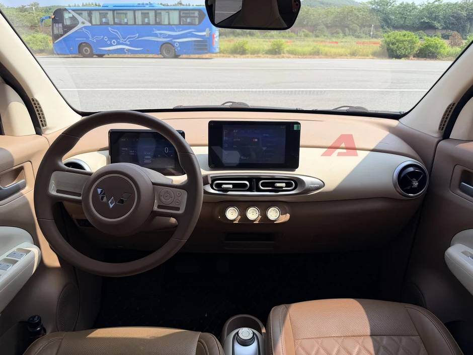Xem thực tế Wuling MiniEV 2026 sắp ra mắt Việt Nam: Thiết kế như Macaron, 2 màn hình, phanh điện tử, ghế da cách điệu cầu kỳ Xem thực tế Wuling MiniEV 2026 sắp ra mắt Việt Nam: Thiết kế như Macaron, 2 màn hình, phanh điện tử, ghế da cách điệu cầu kỳ