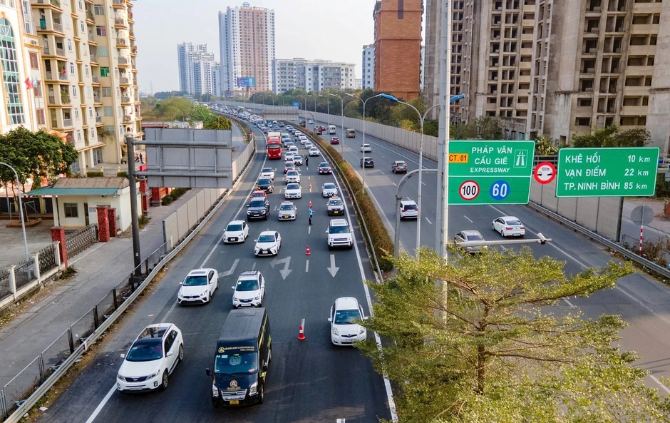 Xử phạt lỗi không giữ khoảng cách trên cao tốc: Đi cách bao nhiêu mét thì đúng luật? Xử phạt lỗi không giữ khoảng cách trên cao tốc: Đi cách bao nhiêu mét thì đúng luật?