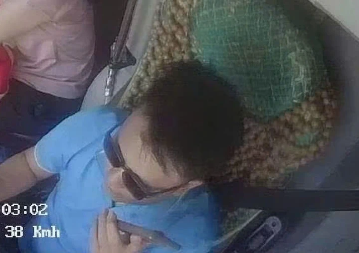 Xử phạt tài xế xe khách nghe điện thoại khi lái xe, không đeo dây an toàn Xử phạt tài xế xe khách nghe điện thoại khi lái xe, không đeo dây an toàn