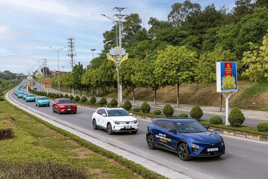 Xưởng dịch vụ, trạm sạc phủ rộng, chủ xe VinFast thừa nhận: “Đi xa không phải nghĩ ngợi gì” Xưởng dịch vụ, trạm sạc phủ rộng, chủ xe VinFast thừa nhận: “Đi xa không phải nghĩ ngợi gì”