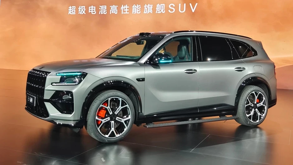 Zeekr 8X chốt giá quy đổi hơn 1,4 tỷ đồng ở sát Việt Nam: Cùng cỡ Explorer, máy hybrid cắm sạc, mạnh ngang siêu xe